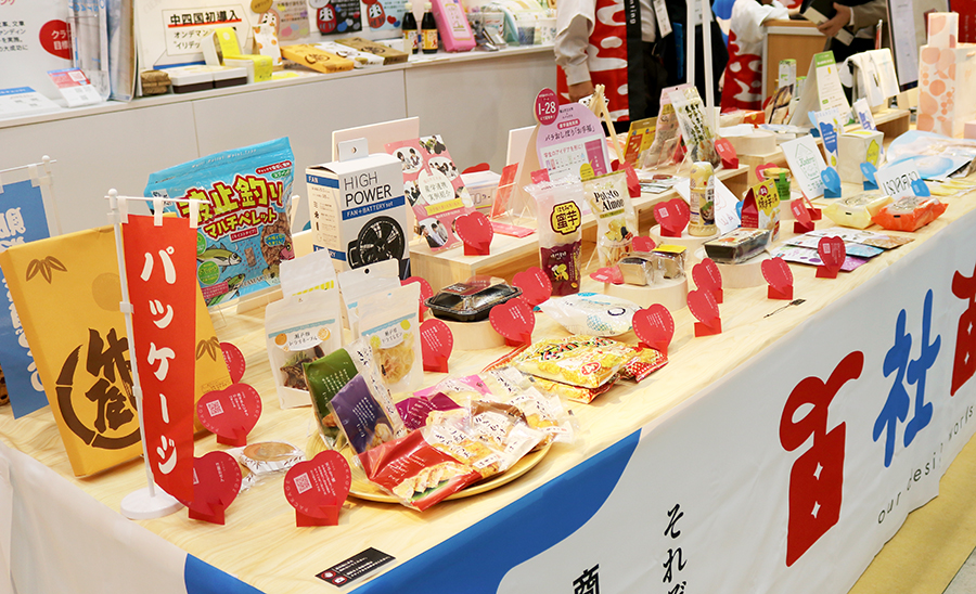 100社100案件の採用実例展示